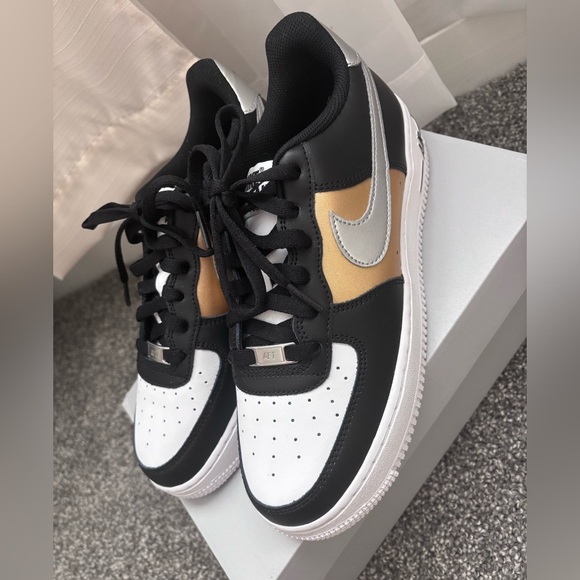 Nike Air Force 1 size 7 big kids, women’s 8.5 - Picture 1 of 9